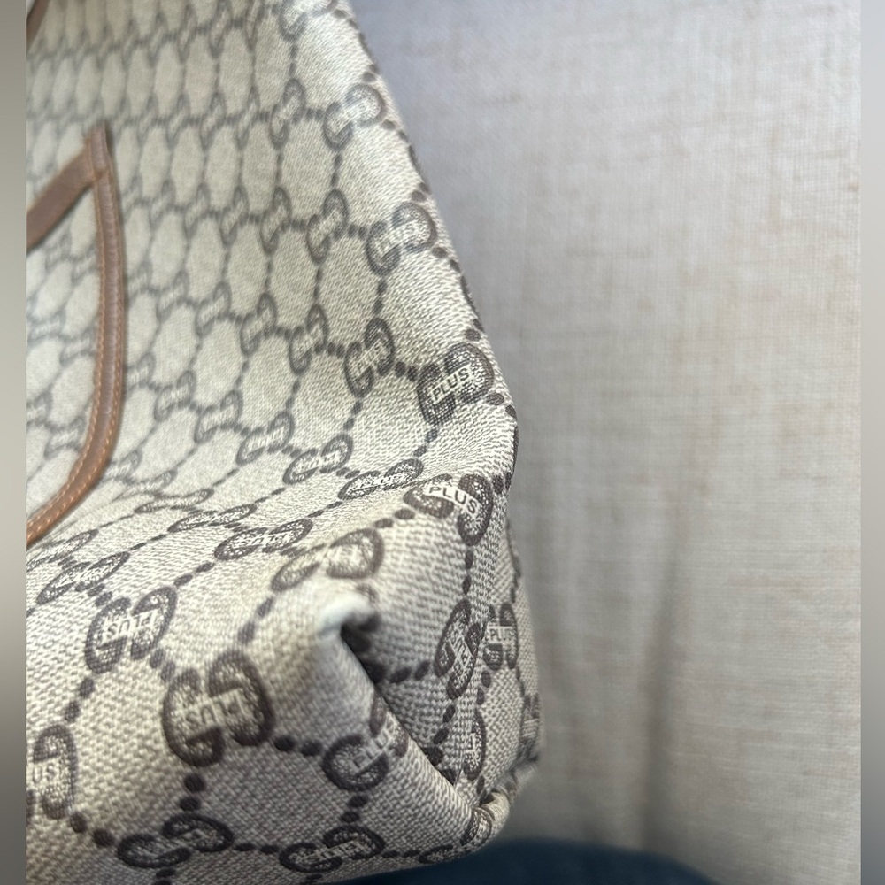 Gucci Beige Monogram Tote with Red and Green Handles - Picture 5 of 10